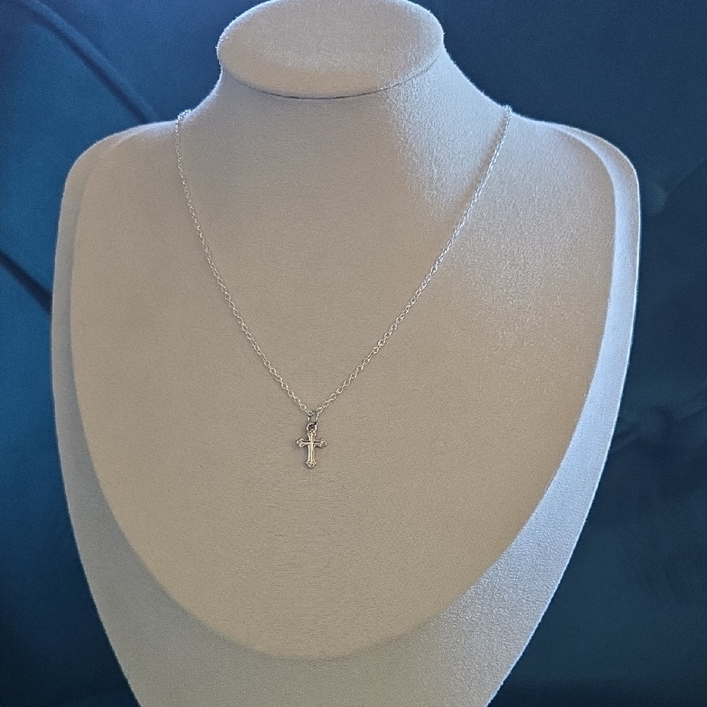 Vintage Dainty And Feminine Silver Tone Cross Pendant Necklace - Religious